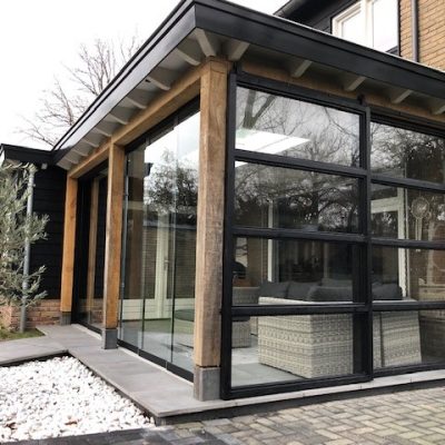 Veranda met Douglas kozijnen, M. Mulder bouw & timmerwerken